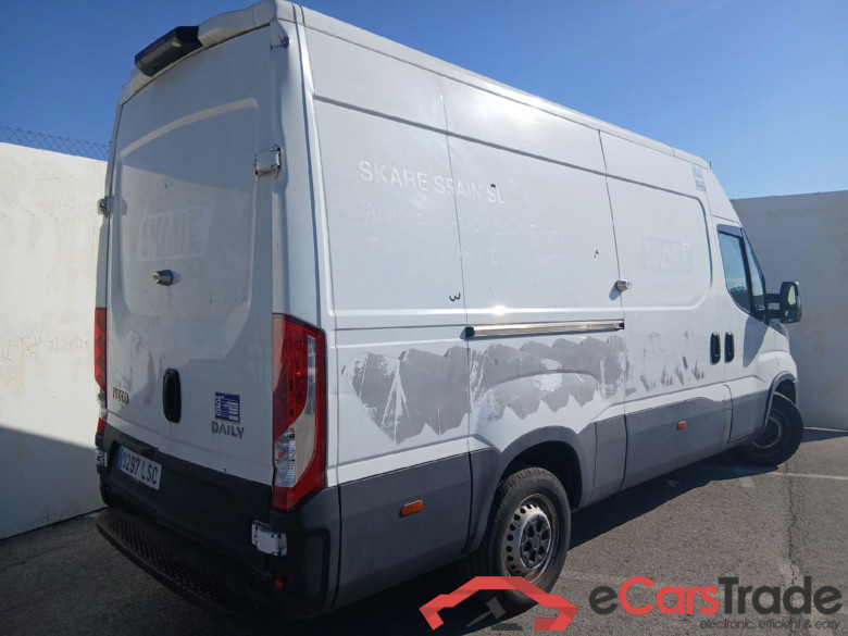 IVECO Daily / 2019 / 4P / furgón 2.3 TD 35S 16 V 3520L/H2 12 M3  Isotermo + Equipo de frio #2