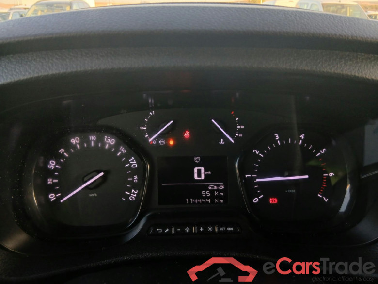 PEUGEOT Expert / 2016 / 4P / furgón Furgón Premium 1.5 BlueHDi 100 Standard (AC) #4