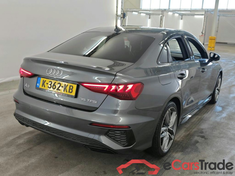 Audi A3 Limousine 35 TFSI S tronic S edition 4d #2