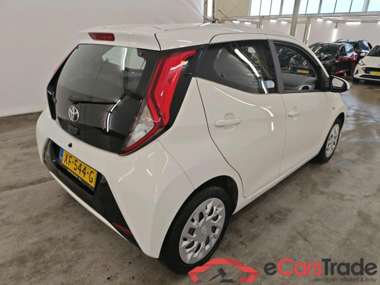 Toyota AYGO 1.0 VVT-i x-play 5d #2