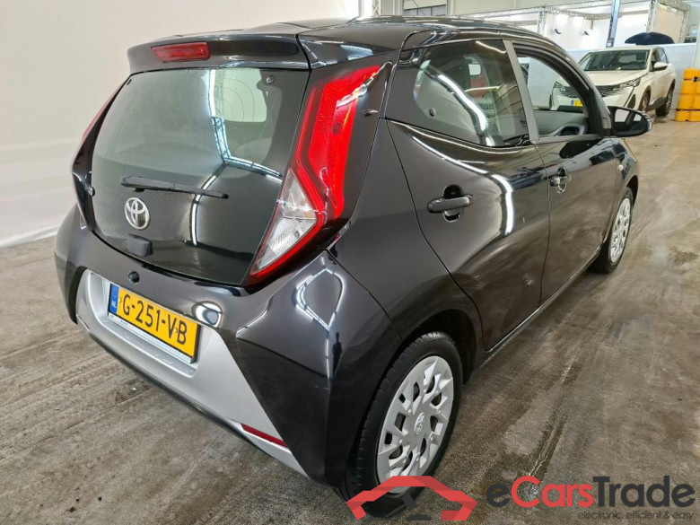 Toyota AYGO 1.0 VVT-i x-play 5d #2