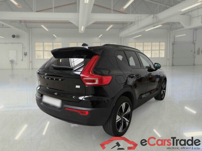 VOLVO XC40 / 2017 / 5P / SUV T5 Plug-in Hybrid auto Recharge R-Design #2