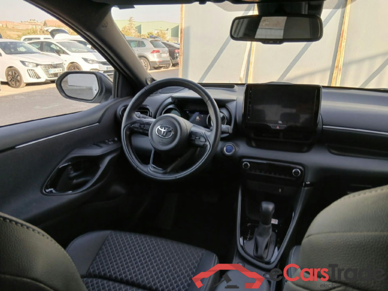 TOYOTA Yaris / 2020 / 5P / berlina con portón 1.5 120H Style Plus #3