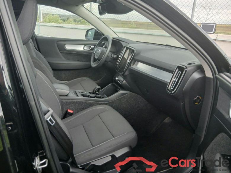 VOLVO XC40 1.5 T2 Momentum 130 CV #6