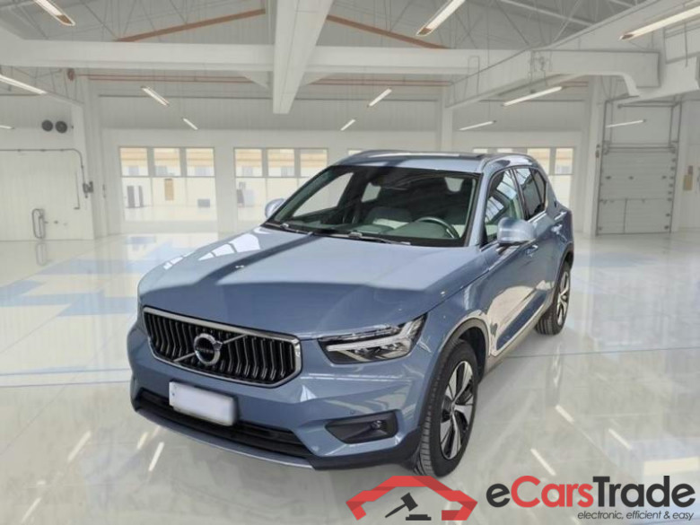 VOLVO XC40 / 2017 / 5P / SUV T4 PLUG-IN HYBRID AUTO RECH INSCRIP EXPR #1