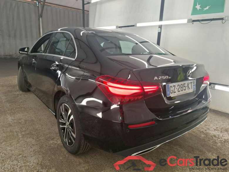 MERCEDES-BENZ Classe A Berline / 2022 / 4P / Berline A 250 e Business Line 8G-DCT #3