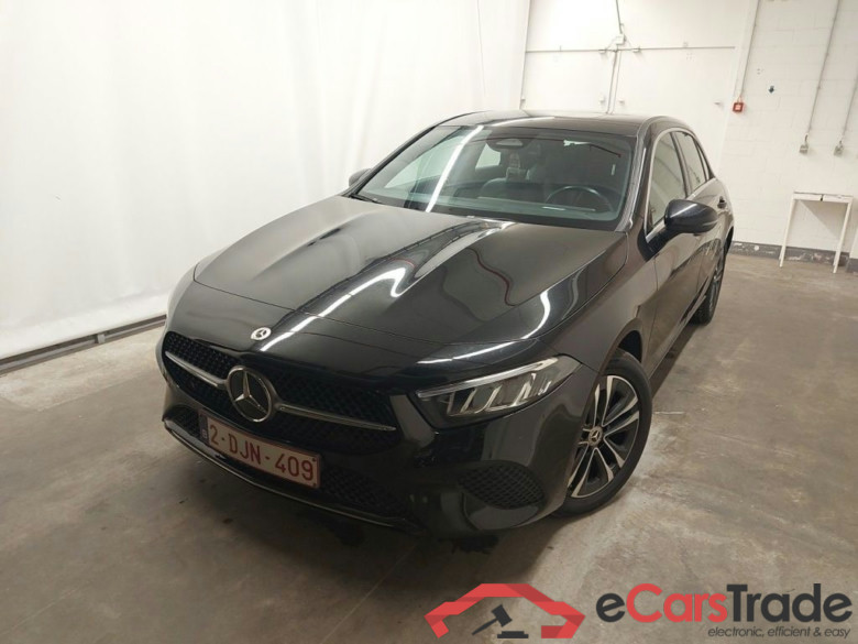 Mercedes-Benz A-Klasse A 250 e Luxury Line 5d #1