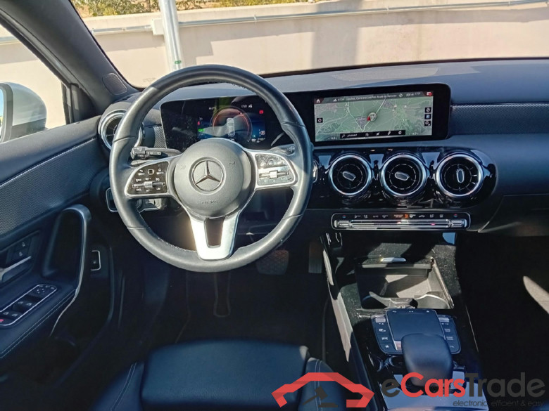 MERCEDES-BENZ Clase A / 2018 / 5P / berlina con portón A 250 e #3