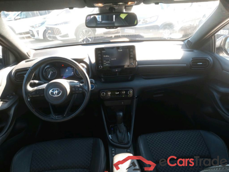TOYOTA Yaris / 2020 / 5P / berlina con portón 1.5 120H Style #3