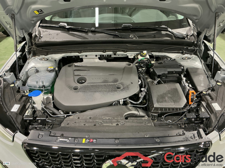 VOLVO XC40 2.0 B3 MHEV PLUS DARK DESIGN DCT #6