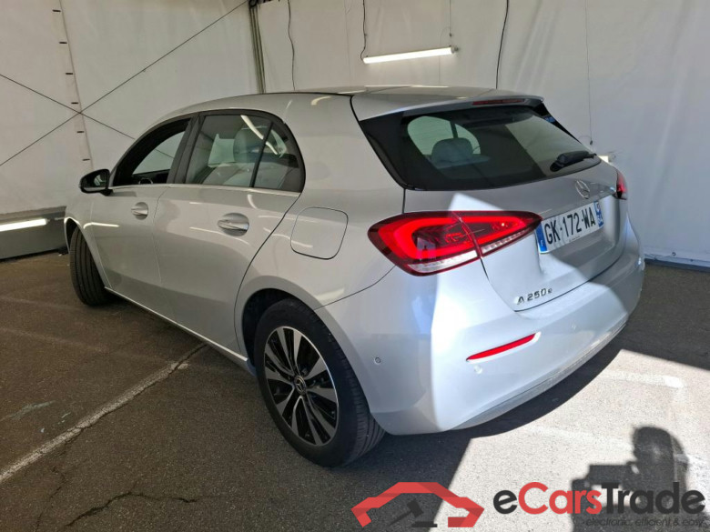 MERCEDES-BENZ Classe A Compact / 2018 / 5P / Berline A 250 e Business Line 8G-DCT #3