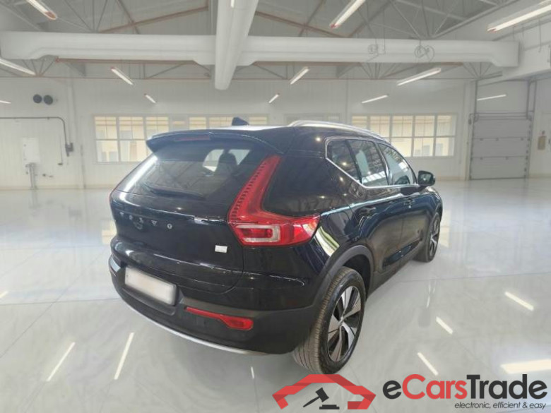 VOLVO XC40 / 2017 / 5P / SUV T5 PLUG-IN HYBRID AUTO RECH INSCRIP EXPR #2