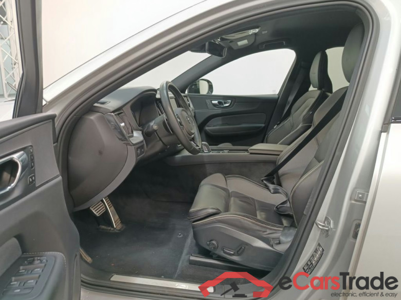 Volvo XC60 B4 4x4 Geartronic R-Design 5d #3