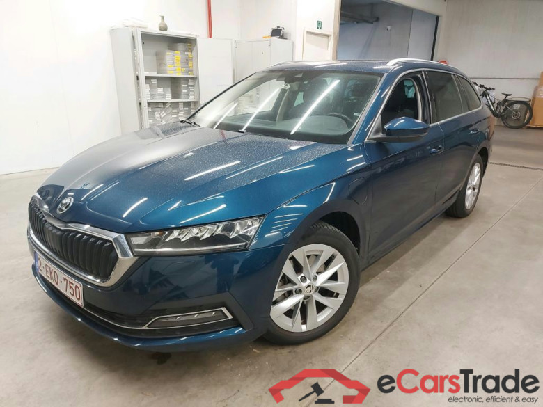 SKODA - SKO OCTAVIA COMBI 1.4 TSI PHEV 204PK DSG6 Clever Pack Corporate With Heated Seats & Travel Assist & Clever Pack * HYBRID *