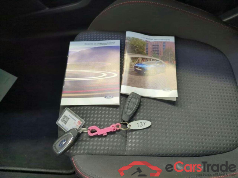 FORD Focus Wagon 1.0 EBH ST Line #5