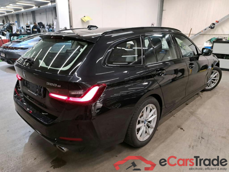 BMW - BMW 3 TOURING 320e 204PK With Vernasca Heated Sport Seats & Active Cruise Control & Driving Assistant Pack & Parking Assistant Pack  * HYBRID * #2