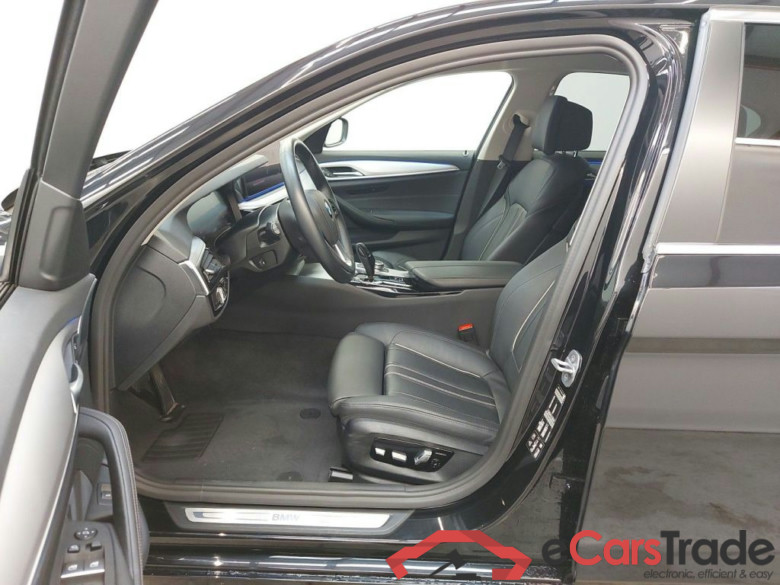 BMW 5 - 2020 540iXA 333 MHEV 4d #3