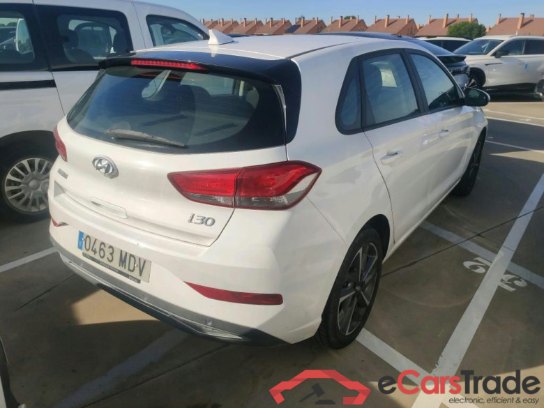 HYUNDAI i30 / 2020 / 5P / berlina con portón 1.5 DPI Klass SLX #2