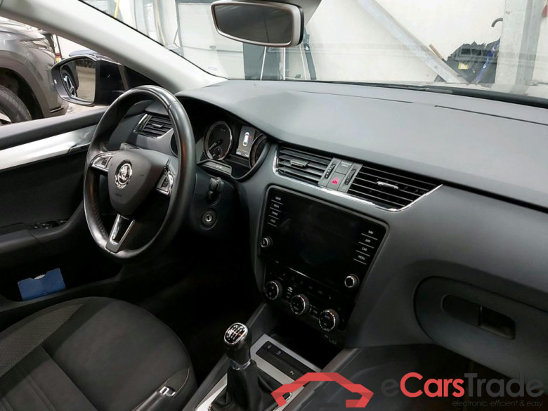 SKODA - SKO OCTAVIA COMBI TSI ACT 150PK Ambition Pack Comfort With Heated Seats & Look & Safety & Lane Assist & PDC Front & Rear  * PETROL * #3