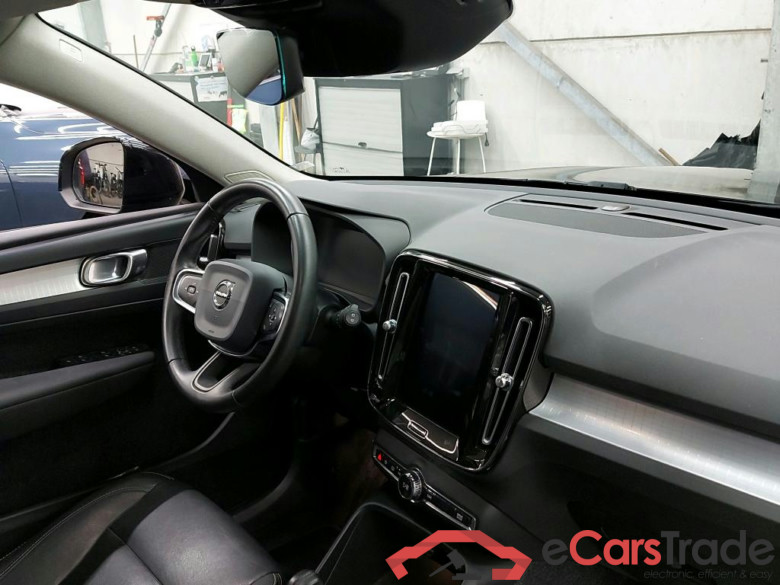 VOLVO - VOL XC40 T3 163PK Geartronic Momentum Pro With Arianne Leather & Pack Light & Winter & Park Assist  * PETROL * #3