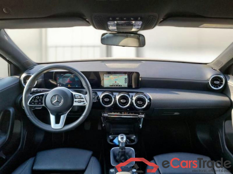 MERCEDES-BENZ CLASSE A / 2018 / 5P / BERLINA A 180 D BUSINESS #3