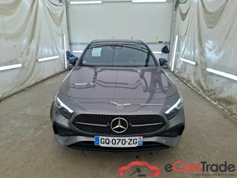 MERCEDES-BENZ Classe A Compact / 2022 / 5P / Berline A 250 e AMG Line 8G-DCT #1
